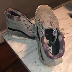 Men’s 9 Vans Hi top. Used but in great condition!